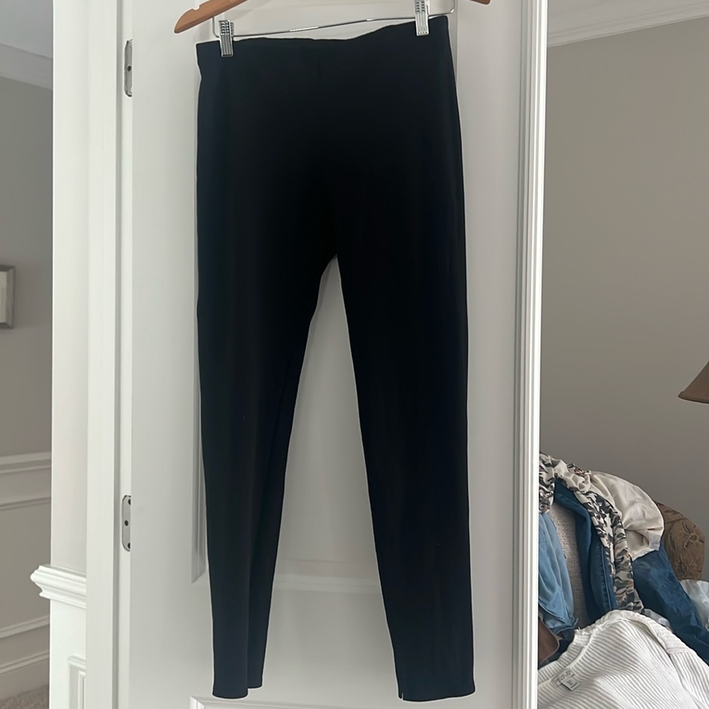 Theory black skinny pants. Stretchy material with a back seam. Worn twice.